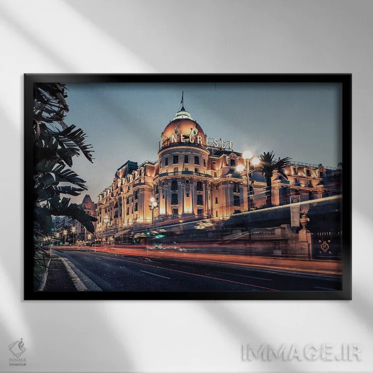 تابلو شهر نیس (فرانسه) اثر مانجیک پیکچرز (استودیو عکاسی یا فیلمسازی) - نمای قابدار مشکی