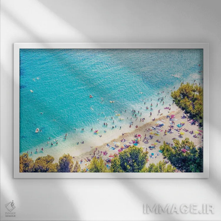 تابلو دریای مدیترانه اثر مانجیک پیکچرز (استودیو عکاسی یا فیلمسازی) - نمای قابدار سفید