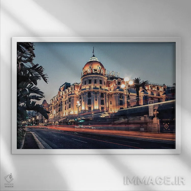 تابلو شهر نیس (فرانسه) اثر مانجیک پیکچرز (استودیو عکاسی یا فیلمسازی) - نمای قابدار سفید