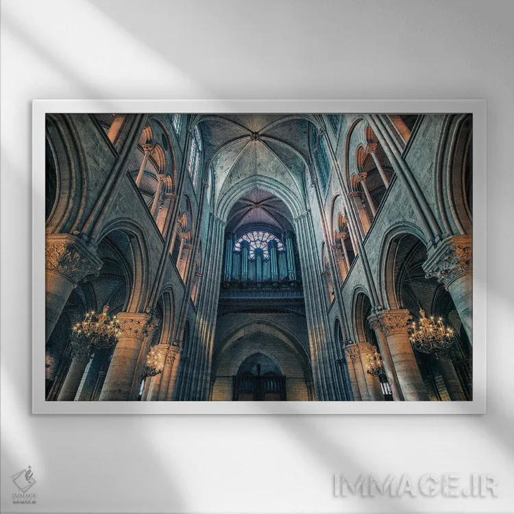 تابلو نوتردام (کلیسای نوتردام پاریس) اثر مانجیک پیکچرز (استودیو عکاسی یا فیلمسازی) - نمای قابدار سفید