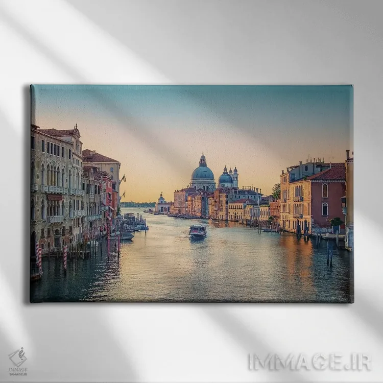 تابلو صبح ونیز اثر مانجیک پیکچرز (استودیو عکاسی یا فیلمسازی) - نمای روبهرو روی دیوار