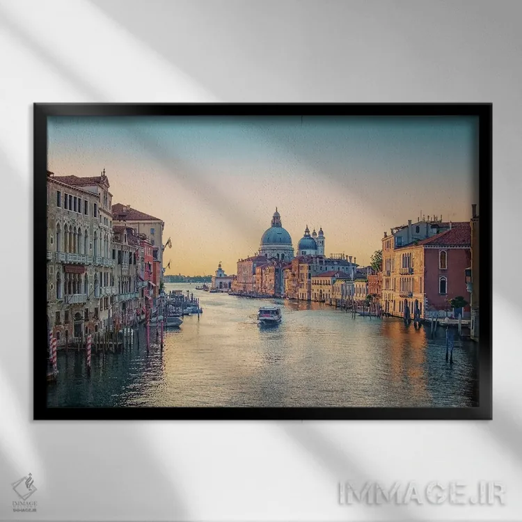 تابلو صبح ونیز اثر مانجیک پیکچرز (استودیو عکاسی یا فیلمسازی) - نمای قابدار مشکی