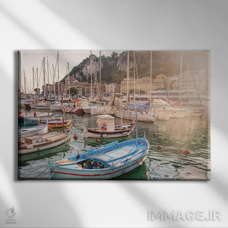 تابلو بندر در نیس اثر مانجیک پیکچرز (استودیو عکاسی یا فیلمسازی) - نمای روبهرو روی دیوار