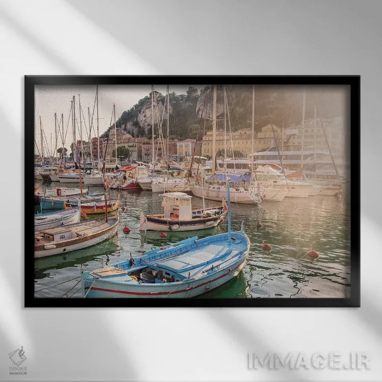 تابلو بندر در نیس اثر مانجیک پیکچرز (استودیو عکاسی یا فیلمسازی) - نمای قابدار مشکی