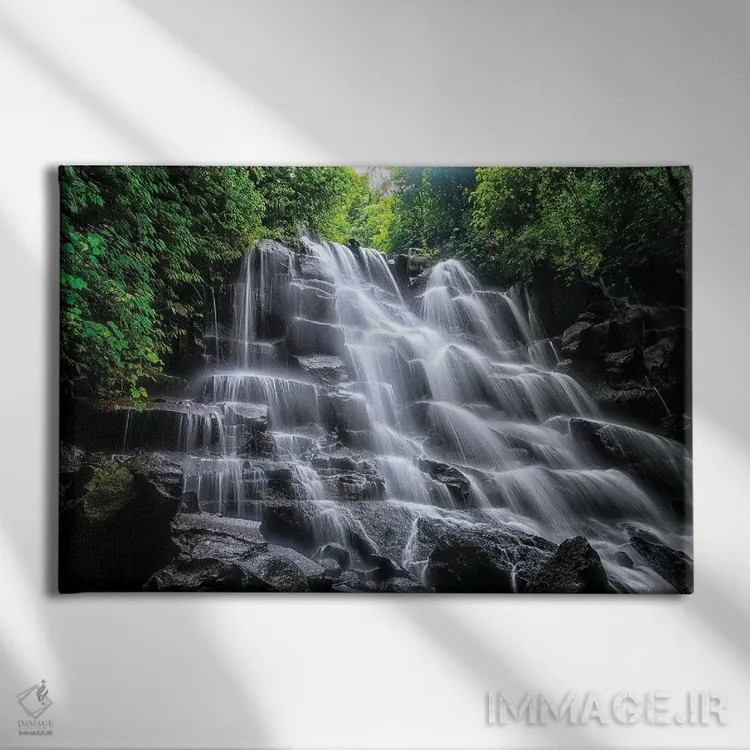 تابلو آبشار کانتو لامپو (بالی) اثر مانجیک پیکچرز (استودیو عکاسی یا فیلمسازی) - نمای روبهرو روی دیوار