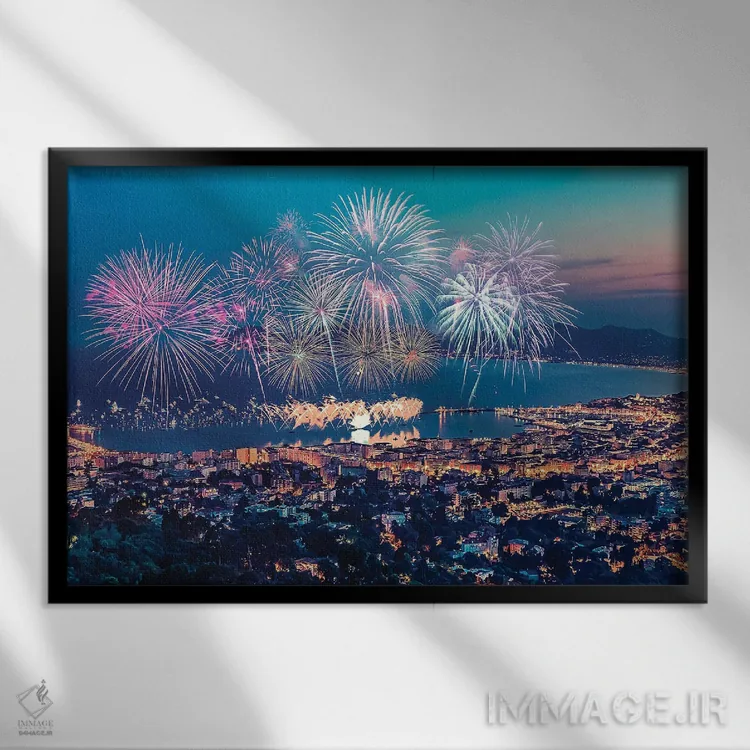 تابلو خلیج کن در تابستان اثر مانجیک پیکچرز (استودیو عکاسی یا فیلمسازی) - نمای قابدار مشکی