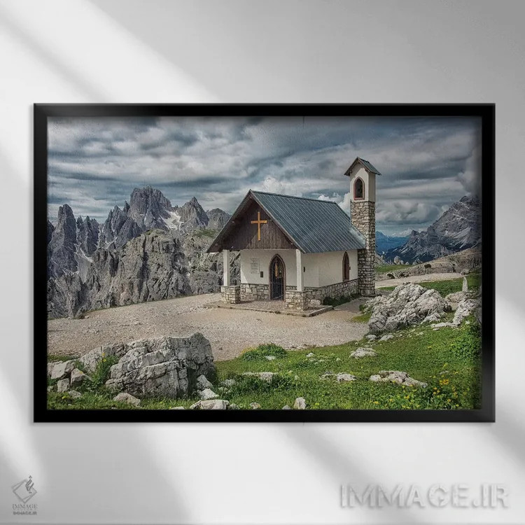 تابلو کلیسا اثر مانجیک پیکچرز (استودیو عکاسی یا فیلمسازی) - نمای قابدار مشکی