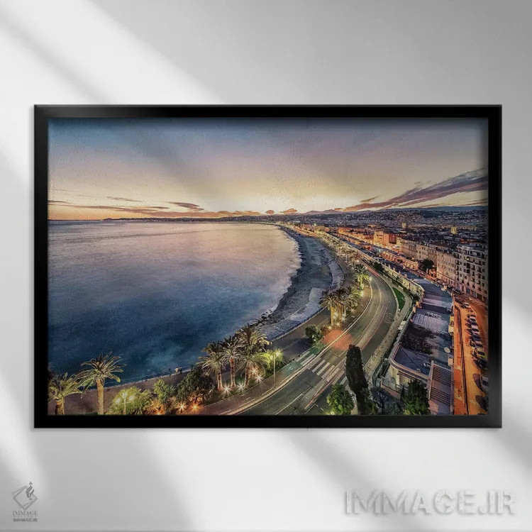 تابلو شهر نیس در غروب اثر مانجیک پیکچرز (استودیو عکاسی یا فیلمسازی) - نمای قابدار مشکی