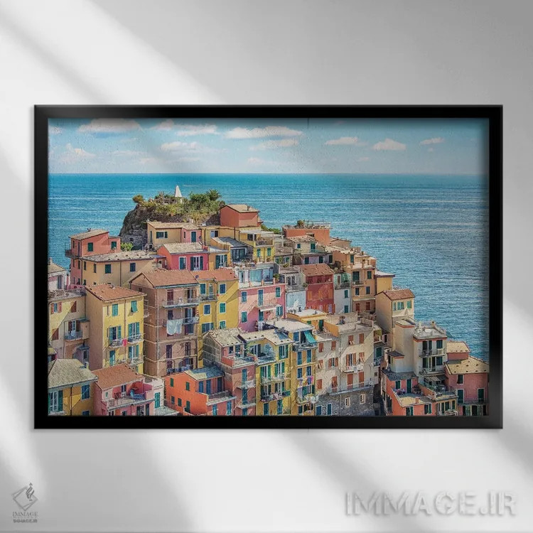 تابلو شهر مانارولا (ایتالیا) اثر مانجیک پیکچرز (استودیو عکاسی یا فیلمسازی) - نمای قابدار مشکی