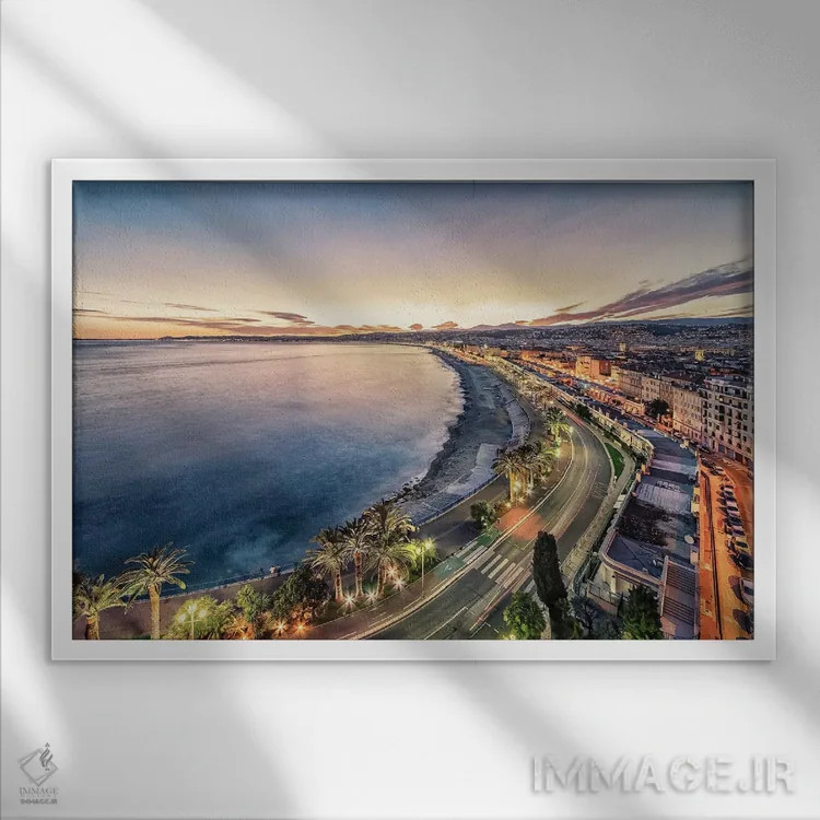 تابلو شهر نیس در غروب اثر مانجیک پیکچرز (استودیو عکاسی یا فیلمسازی) - نمای قابدار سفید