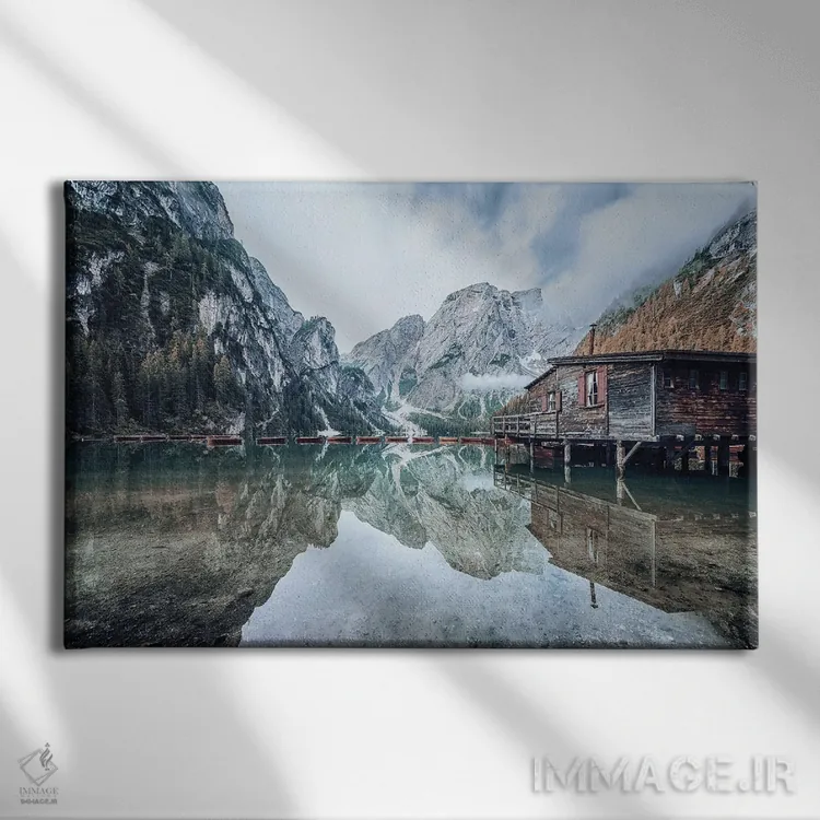تابلو دریاچه کوهستانی دولومیتها اثر مانجیک پیکچرز (استودیو عکاسی یا فیلمسازی) - نمای روبهرو روی دیوار
