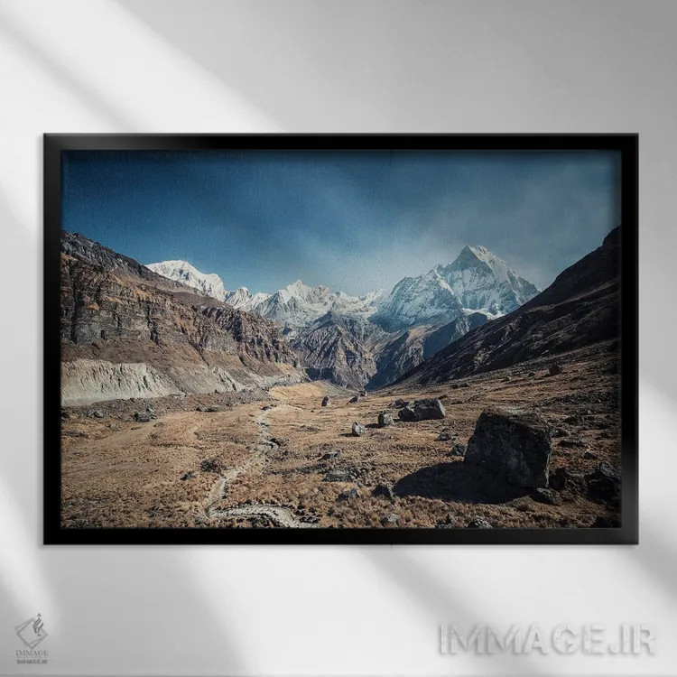تابلو به سوی هیمالیا اثر مانجیک پیکچرز (استودیو عکاسی یا فیلمسازی) - نمای قابدار مشکی