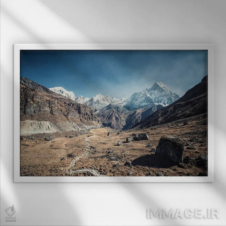 تابلو به سوی هیمالیا اثر مانجیک پیکچرز (استودیو عکاسی یا فیلمسازی) - نمای قابدار سفید