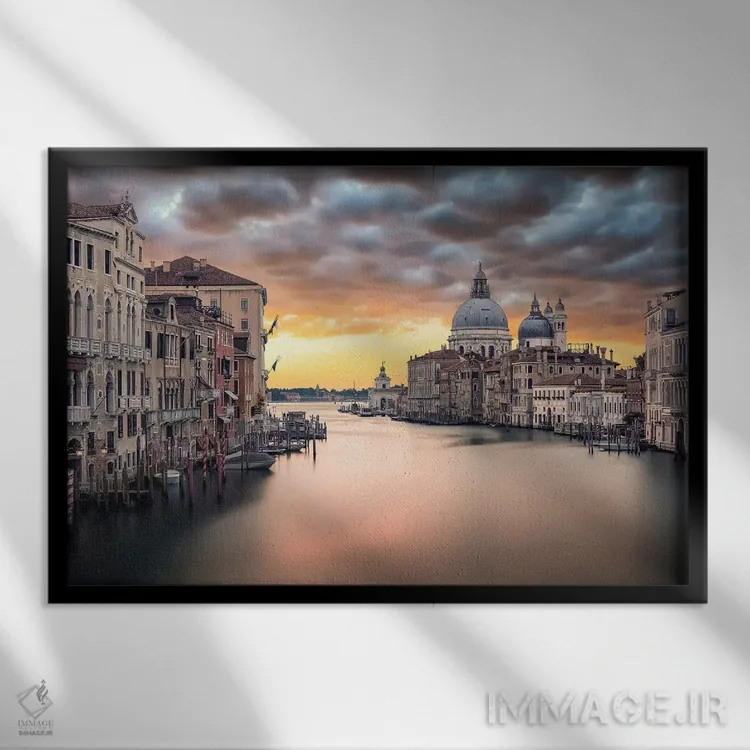 تابلو نور نارنجی اثر مانجیک پیکچرز (استودیو عکاسی یا فیلمسازی) - نمای قابدار مشکی