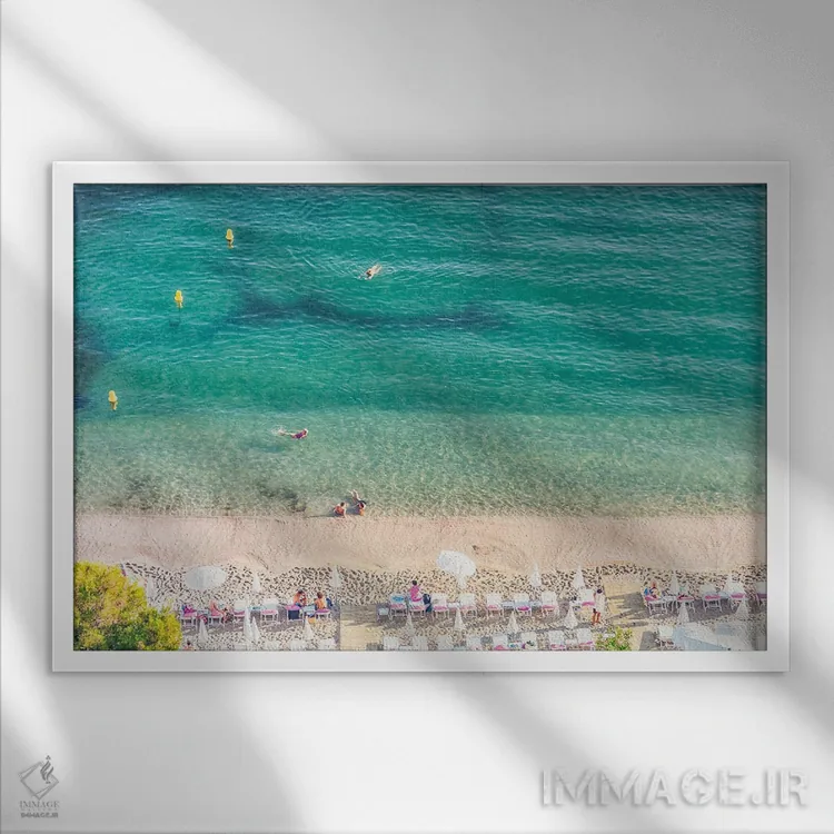 تابلو ساحل و دریا اثر مانجیک پیکچرز (استودیو عکاسی یا فیلمسازی) - نمای قابدار سفید