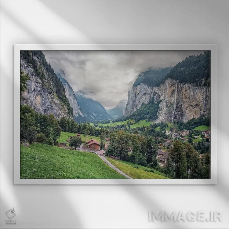 تابلو درهٔ سوئیسی اثر مانجیک پیکچرز (استودیو عکاسی یا فیلمسازی) - نمای قابدار سفید