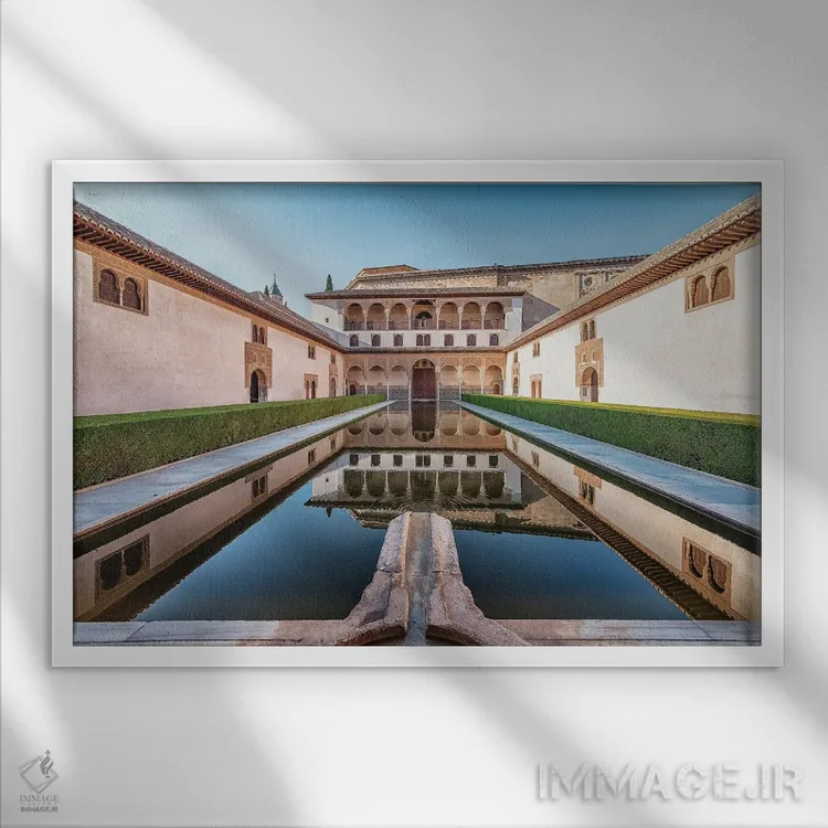 تابلو معماری الحمرا اثر مانجیک پیکچرز (استودیو عکاسی یا فیلمسازی) - نمای قابدار سفید