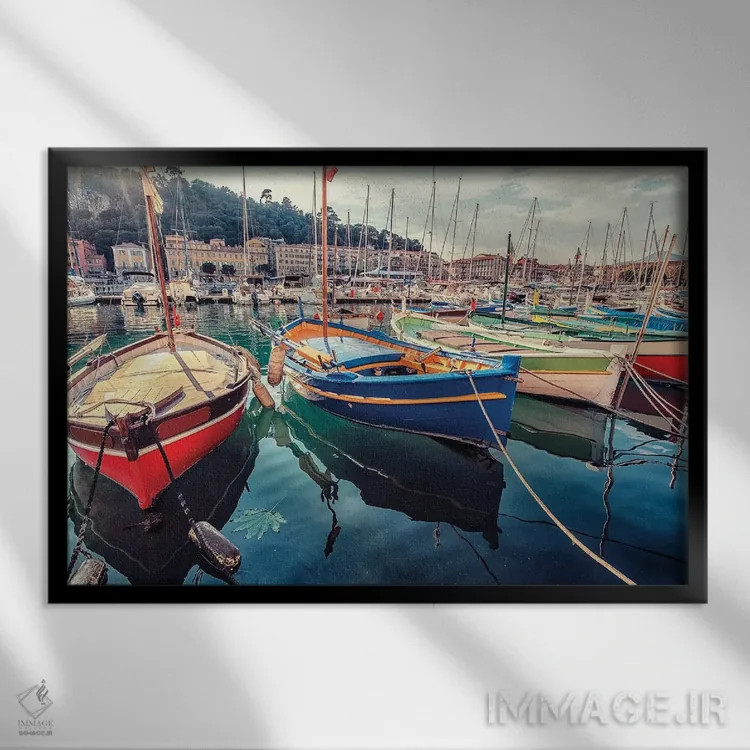 تابلو بندر ریویرا فرانسه اثر مانجیک پیکچرز (استودیو عکاسی یا فیلمسازی) - نمای قابدار مشکی