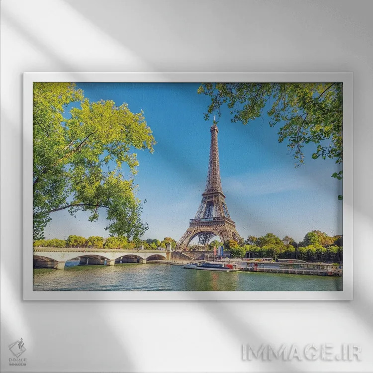 تابلو برج ایفل اثر مانجیک پیکچرز (استودیو عکاسی یا فیلمسازی) - نمای قابدار سفید