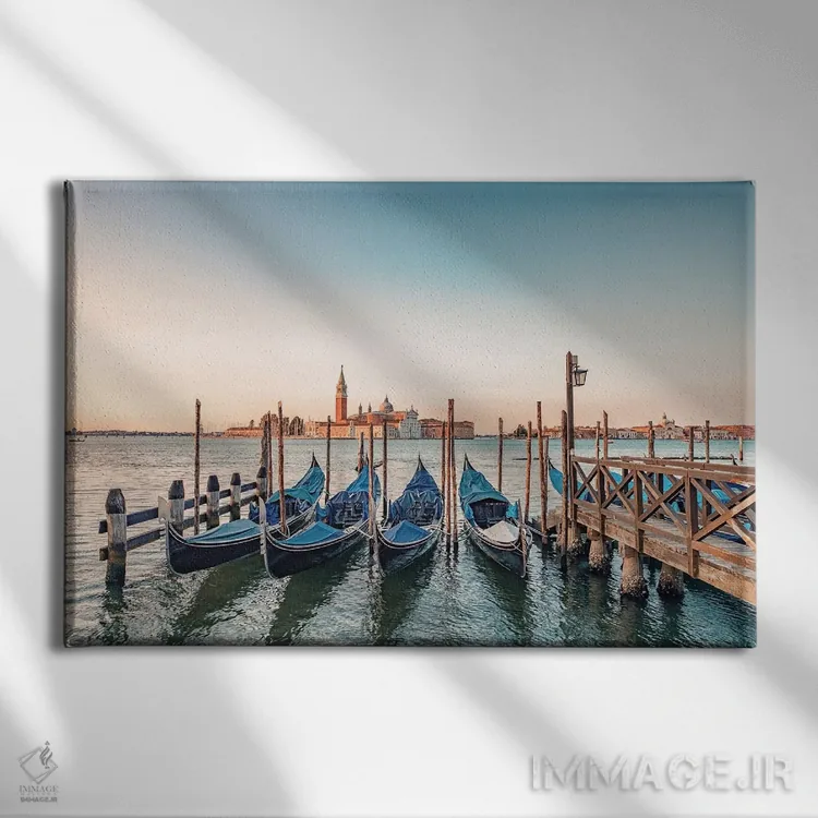 تابلو گوندولاهای آبی اثر مانجیک پیکچرز (استودیو عکاسی یا فیلمسازی) - نمای روبهرو روی دیوار