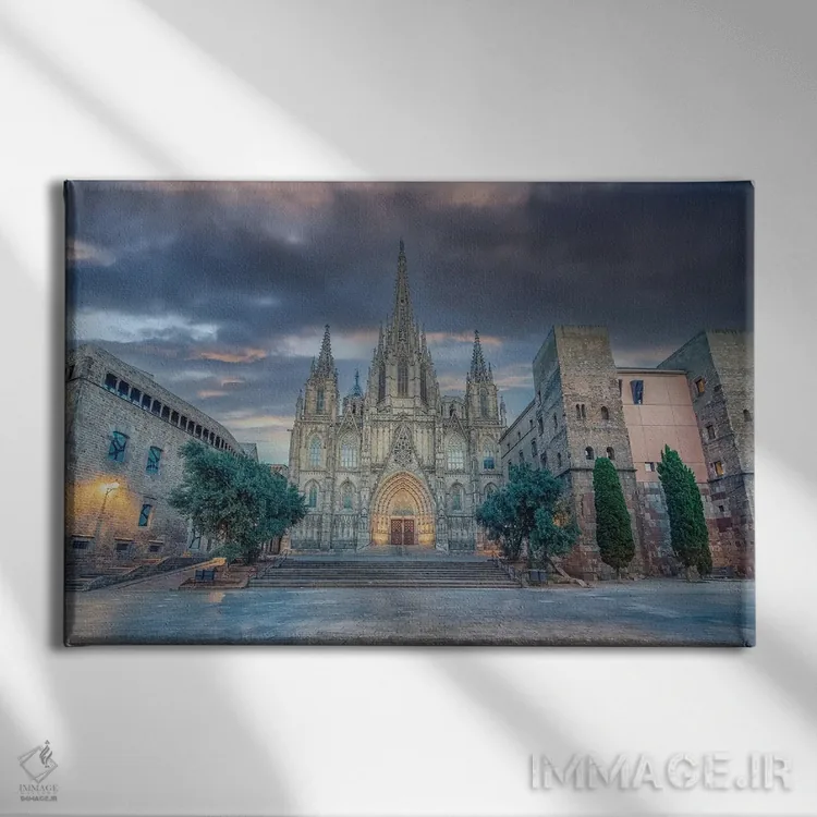 تابلو کلیسای جامع بارسلون اثر مانجیک پیکچرز (استودیو عکاسی یا فیلمسازی) - نمای روبهرو روی دیوار