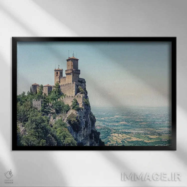 تابلو برجهای سن مارینو اثر مانجیک پیکچرز (استودیو عکاسی یا فیلمسازی) - نمای قابدار مشکی