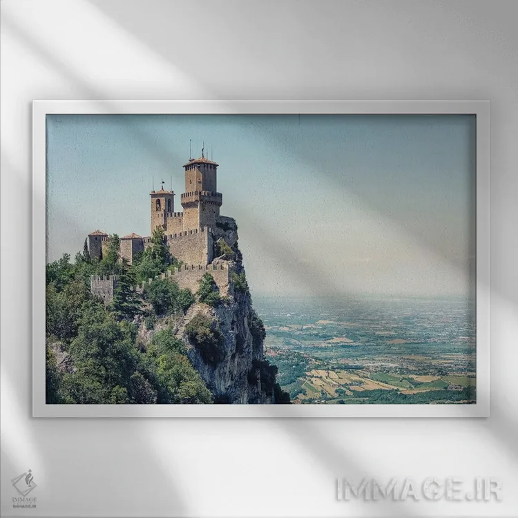 تابلو برجهای سن مارینو اثر مانجیک پیکچرز (استودیو عکاسی یا فیلمسازی) - نمای قابدار سفید