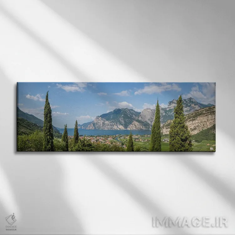تابلو نمای پانورامای زیبا از دریاچه گاردا ایتالیا اثر ملانی ویولا - نمای روبهرو روی دیوار