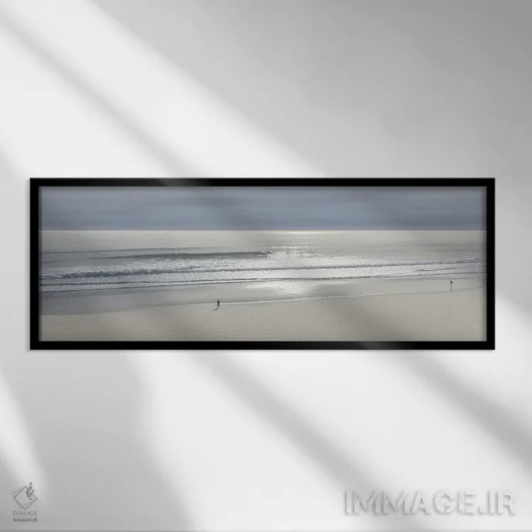 تابلو قدمزدن در ساحل ۱ اثر مگی اولسن - نمای قابدار مشکی
