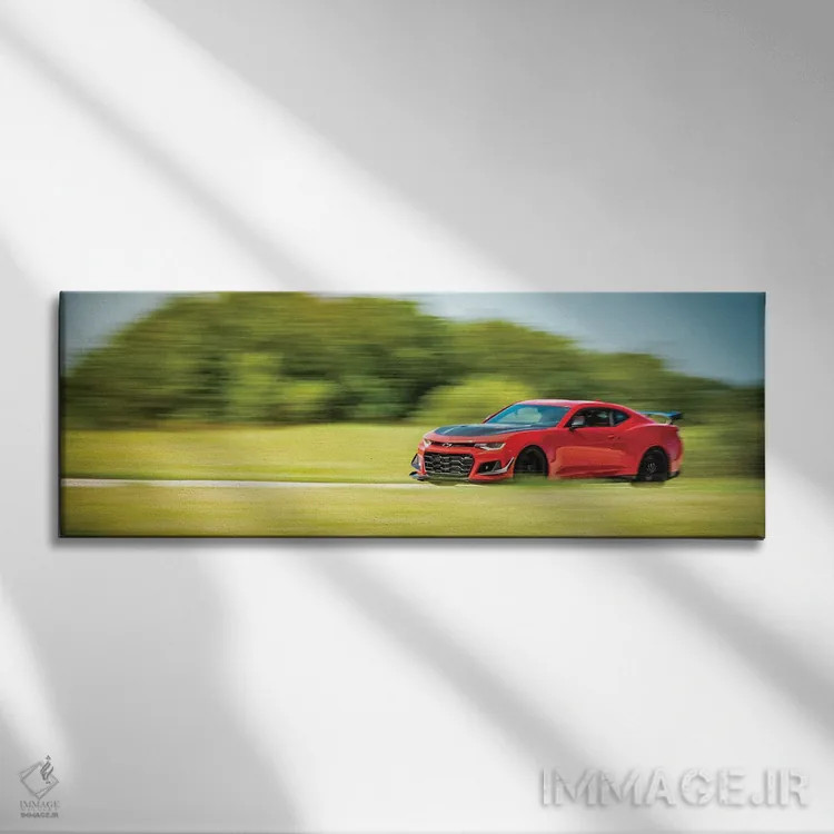 تابلو شورولت کاماروی قرمز در حرکت اثر نیک ریو - نمای روبهرو روی دیوار