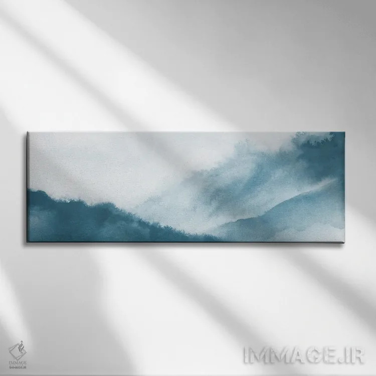 تابلو کوهستان مهآلود با آبرنگ سبز-آبی (teal) اثر نووو پرینتس (چاپ هنری نوین) - نمای روبهرو روی دیوار