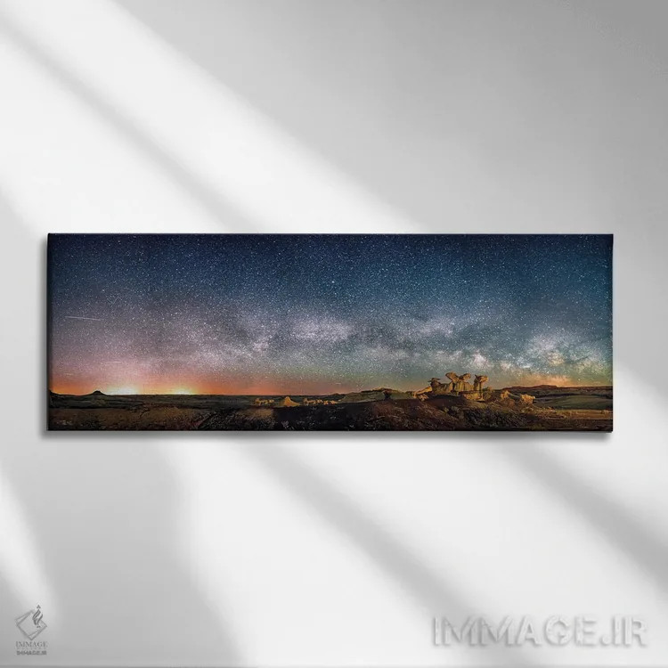 تابلو هودوهای بیستی بدلندز زیر شب پرستاره نیومکزیکو (اثر اولنا آرت) اثر اولنا آرت (استودیو هنری) - نمای روبهرو روی دیوار