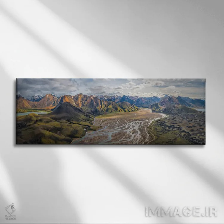 تابلو ایسلند: فیالاباکسلینیراری (نام منطقهای در ایسلند) اثر مایکل ژنگ - نمای روبهرو روی دیوار