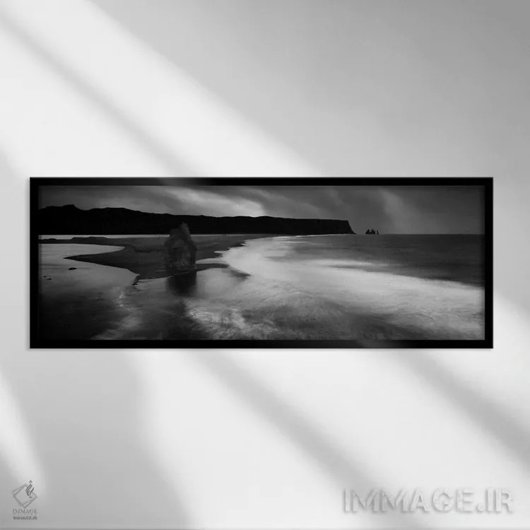 تابلو مرثیه دریا اثر مارتین چکادا - نمای قابدار مشکی