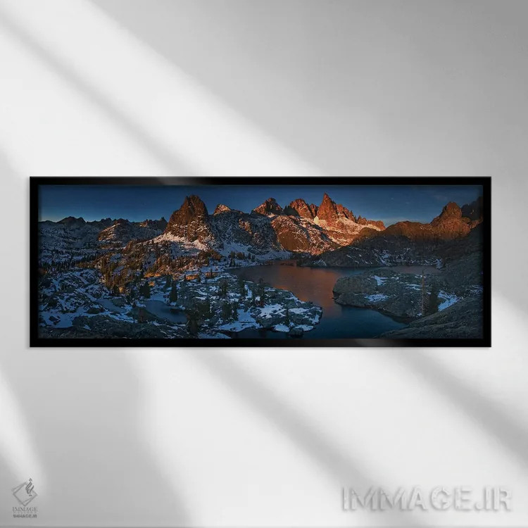 تابلو دریاچه مناره: اولین نور اثر یان ژانگ - نمای قابدار مشکی