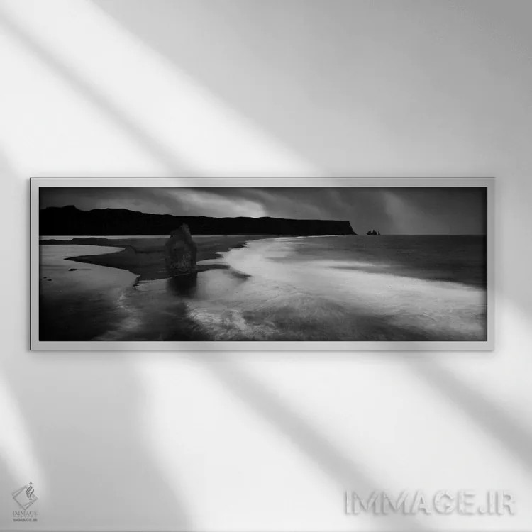 تابلو مرثیه دریا اثر مارتین چکادا - نمای قابدار سفید