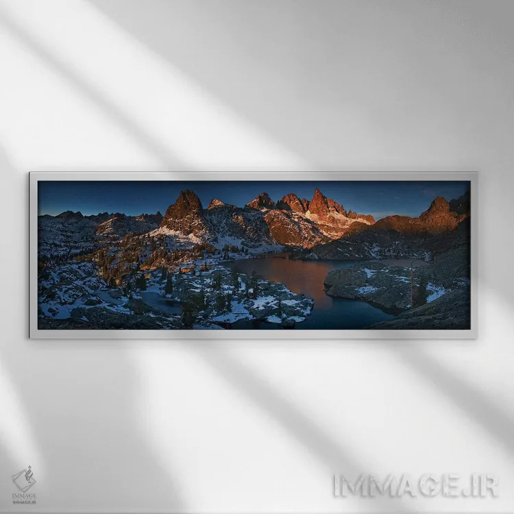 تابلو دریاچه مناره: اولین نور اثر یان ژانگ - نمای قابدار سفید