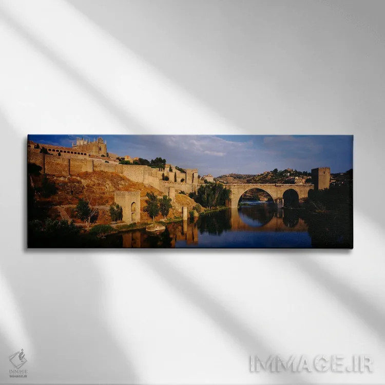 تابلو Toledo, Spain" - "منظره تاریخی در کنار رودخانه ریو تاجو با پل سن مارتین، تولدو، اسپانیا" اثر پانورامیک ایمجز (استودیو عکاسی عریض) - نمای روبهرو روی دیوار