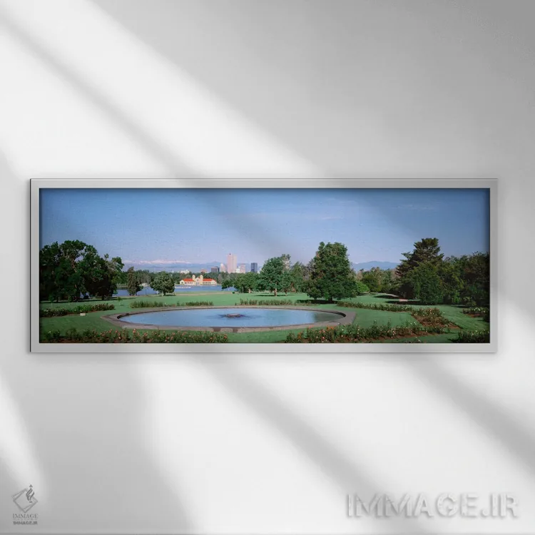 تابلو Denver, Colorado, USA" - "باغ رسمی در پارک شهر با نمایی از شهر و کوه اوانس در پسزمینه، دنور، کلرادو، ایالات متحده" اثر پانورامیک ایمجز (استودیو عکاسی عریض) - نمای قابدار سفید