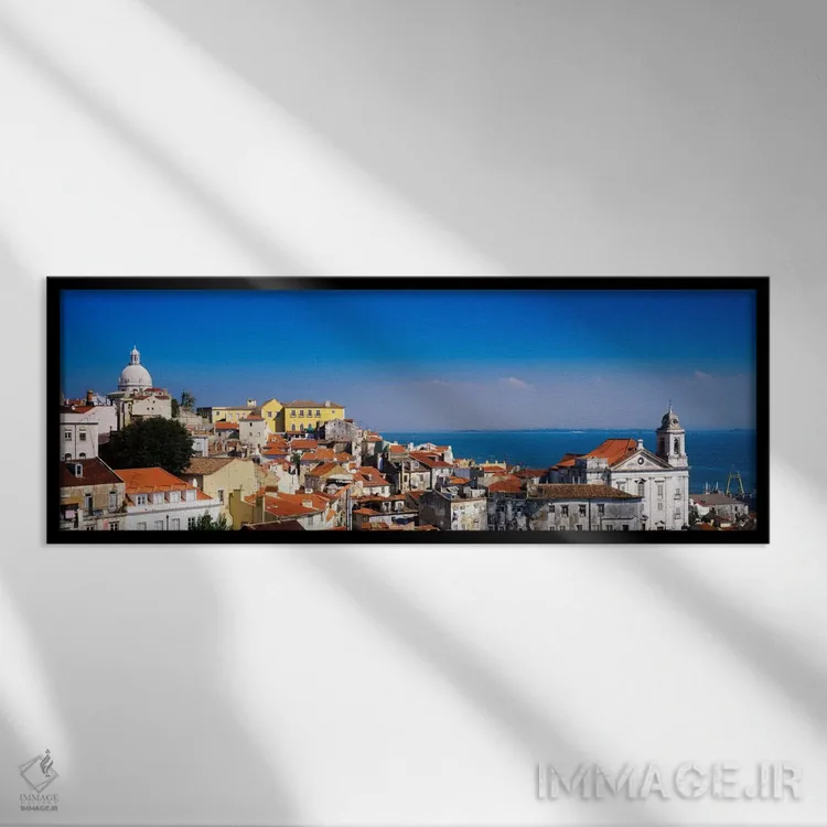 تابلو چشمانداز شهری ساحلی، منطقه آلفاما، لیسبون، پرتغال اثر پانورامیک ایمجز (استودیو عکاسی عریض) - نمای قابدار مشکی