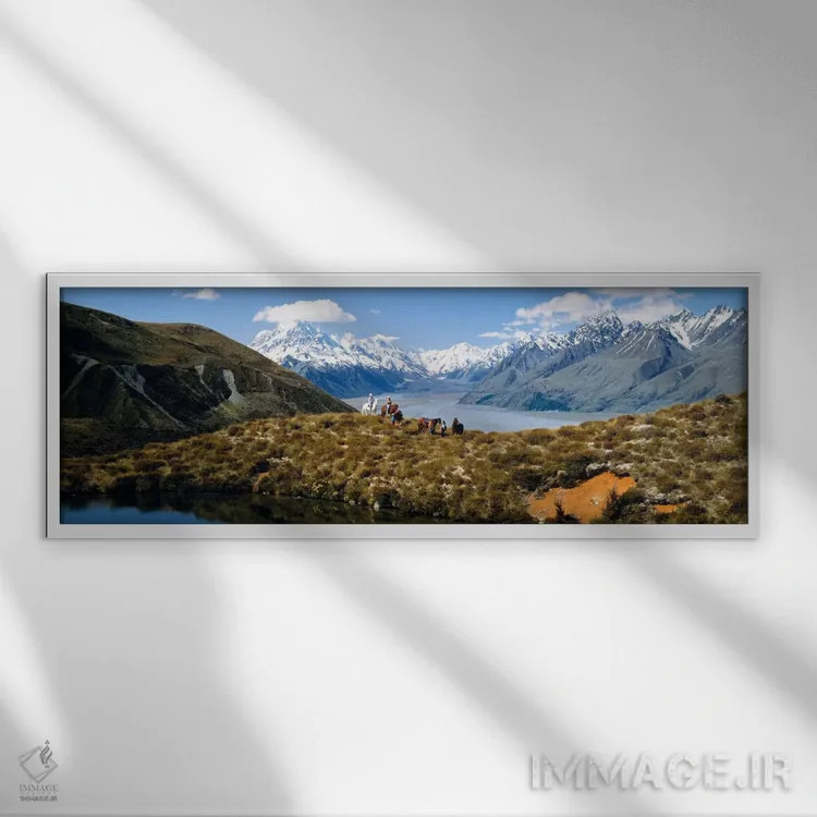 تابلو پیادهروی با اسب در کوه کوک، نیوزیلند اثر پانورامیک ایمجز (استودیو عکاسی عریض) - نمای قابدار سفید