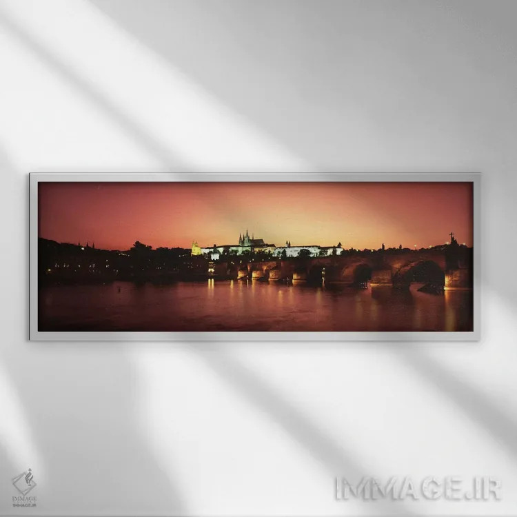 تابلو Prague, Czech Republic" - "نمای شب از مناطق مالا استرانا و هاردچانی با پل چارلز در پیشزمینه، پراگ، جمهوری چک" اثر پانورامیک ایمجز (استودیو عکاسی عریض) - نمای قابدار سفید