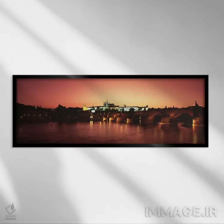 تابلو Prague, Czech Republic" - "نمای شب از مناطق مالا استرانا و هاردچانی با پل چارلز در پیشزمینه، پراگ، جمهوری چک" اثر پانورامیک ایمجز (استودیو عکاسی عریض) - نمای قابدار مشکی