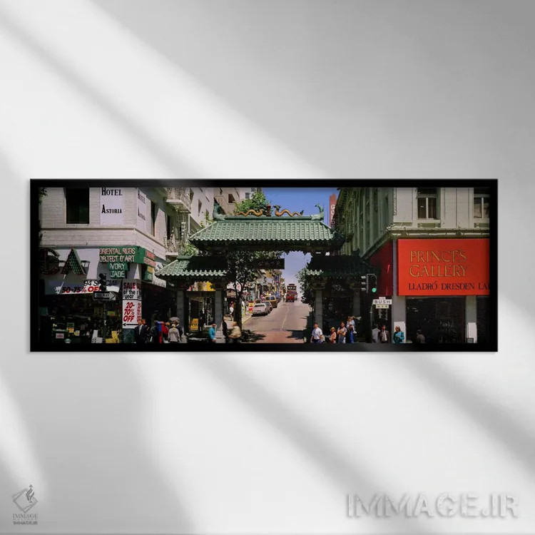تابلو ایالات متحده آمریکا، کالیفرنیا، سانفرانسیسکو، چاینا تاون، گردشگران در بازار اثر پانورامیک ایمجز (استودیو عکاسی عریض) - نمای قابدار مشکی