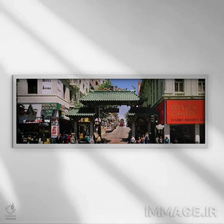 تابلو ایالات متحده آمریکا، کالیفرنیا، سانفرانسیسکو، چاینا تاون، گردشگران در بازار اثر پانورامیک ایمجز (استودیو عکاسی عریض) - نمای قابدار سفید