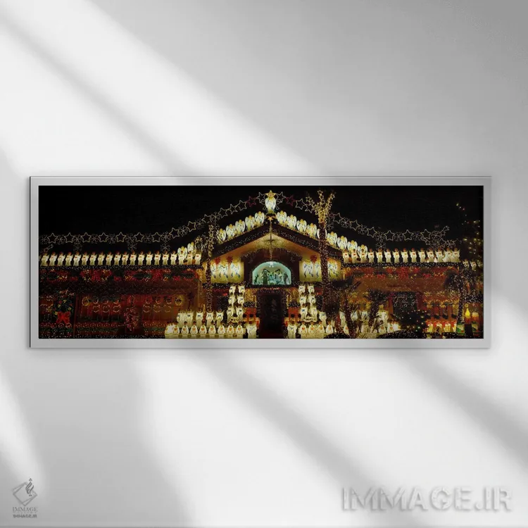 تابلو "نمای پایینزاویه از خانهای تزئینشده با چراغهای کریسمس، فینیکس، آریزونا، ایالات متحده" اثر پانورامیک ایمجز (استودیو عکاسی عریض) - نمای قابدار سفید