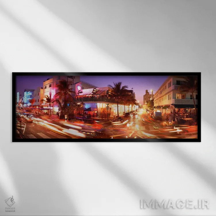 تابلو Ocean Drive, Miami, Florida, USA" - "ترافیک در جاده، اوشن درایو، میامی، فلوریدا، ایالات متحده" اثر پانورامیک ایمجز (استودیو عکاسی عریض) - نمای قابدار مشکی