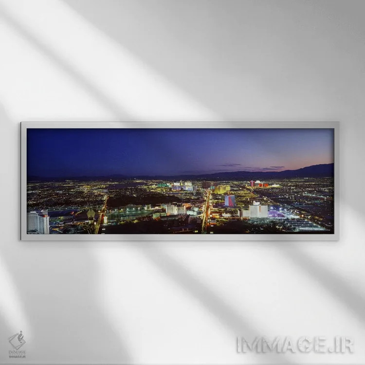 تابلو The Strip, Las Vegas, Nevada, USA" - "منظر شهری در شب، استریپ لاس وگاس، نوادا، ایالات متحده" اثر پانورامیک ایمجز (استودیو عکاسی عریض) - نمای قابدار سفید