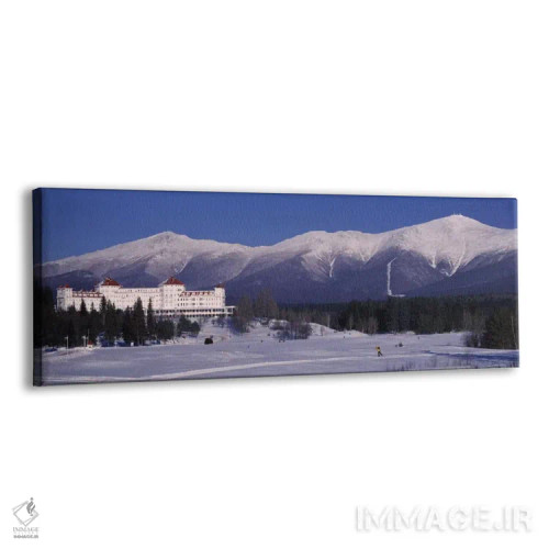تابلو هتل نزدیک کوههای پوشیده از برف، هتل ریزورت کوه واشینگتن، کوه واشینگتن، برتون وودز، نیوهمپشایر، ایالات متحده آمریکا اثر پانورامیک ایمجز (استودیو عکاسی عریض) - نمای پرسپکتیو محصول