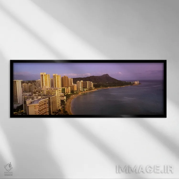 تابلو Waikiki Beach, Honolulu, Oahu, Hawaii, USA" - "نمای زاویه بلند از ساختمانها در کنار ساحل، ساحل وایکیکی، هونولولو، اوآهو، هاوایی، ایالات متحده آمریکا" اثر پانورامیک ایمجز (استودیو عکاسی عریض) - نمای قابدار مشکی